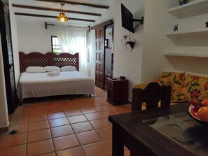 Suite estudio clásica | Tabla de planchar con plancha, wifi gratis y ropa de cama 