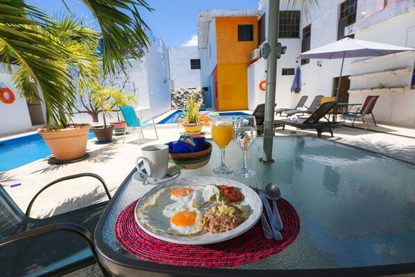 2 albercas al aire libre 