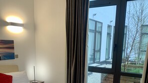 Unclassified image, 3 of 16, button - Luxury One Bed Apartment With Parking (Milton Keynes)