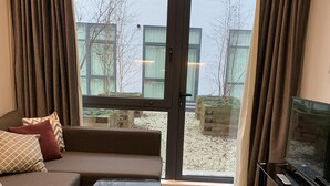 Unclassified image, 4 of 16, button - Luxury One Bed Apartment With Parking (Milton Keynes)