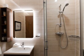 Combined shower/bathtub, hair dryer, bathrobes, slippers