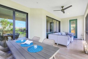 Outdoor dining - Luxurious 2-Story Naples Carriage Home for Seasonal Rent! (Naples)