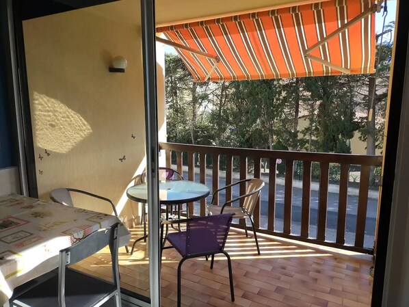 تناول الطعام بالخارج