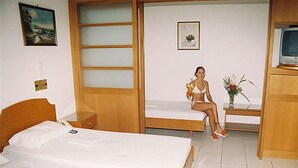 Room - Virginia Apartments (Rhodes)
