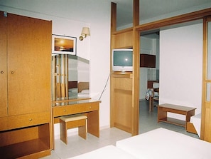 Room - Virginia Apartments (Rhodes)
