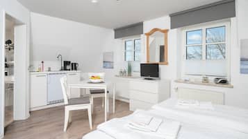 Basic Double Room | Private kitchen | Electric kettle, toaster, coffee grinder, eco-friendly cleaning products