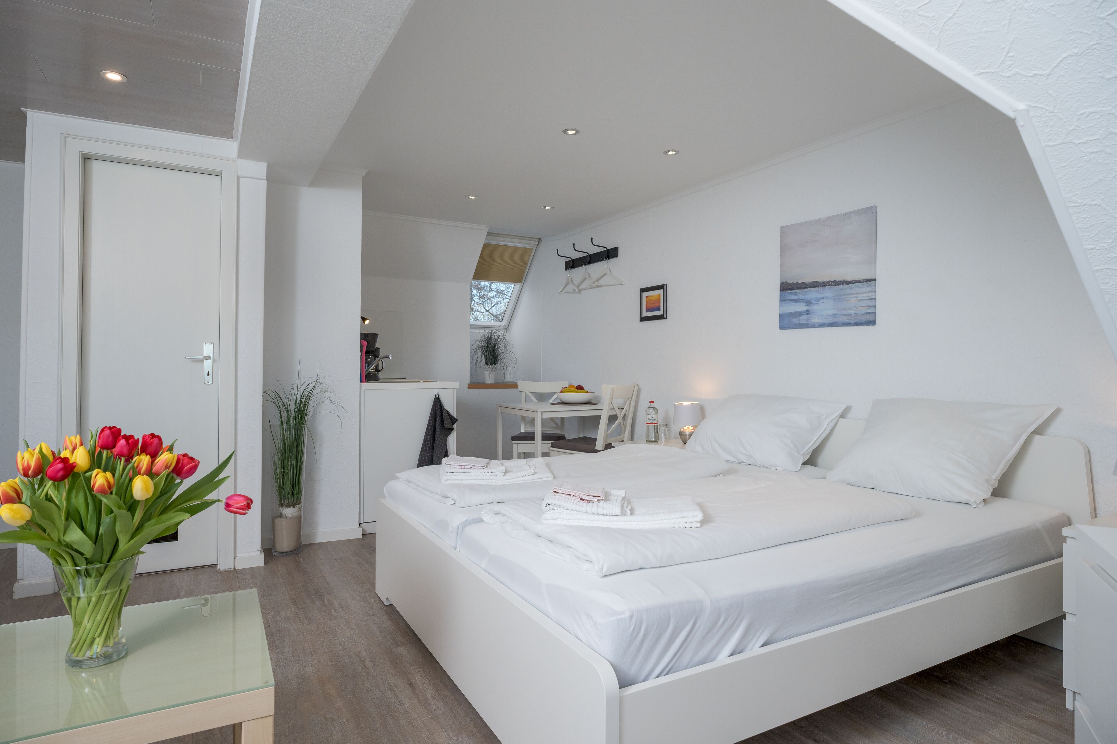 Basic-Doppelzimmer | Hochwertige Bettwaren, individuell eingerichtet, Verdunkelungsvorhänge