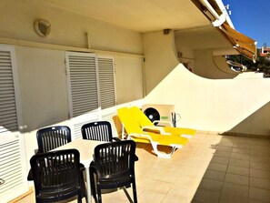 Outdoor dining - Borda D Agua Apartments (Albufeira)
