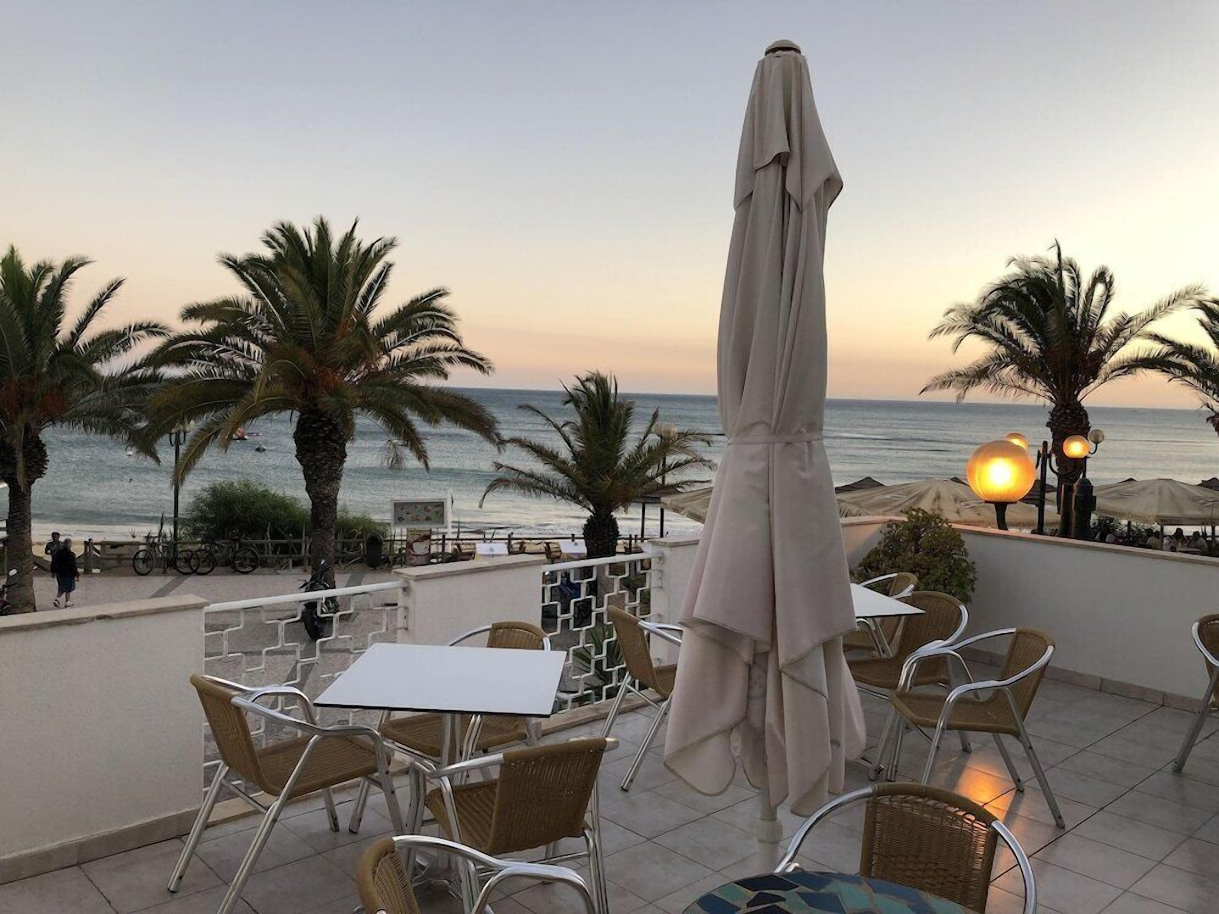 تناول الطعام بالخارج