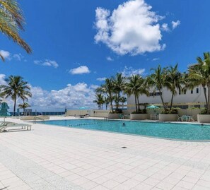 Piscine extérieure, piscine chauffée