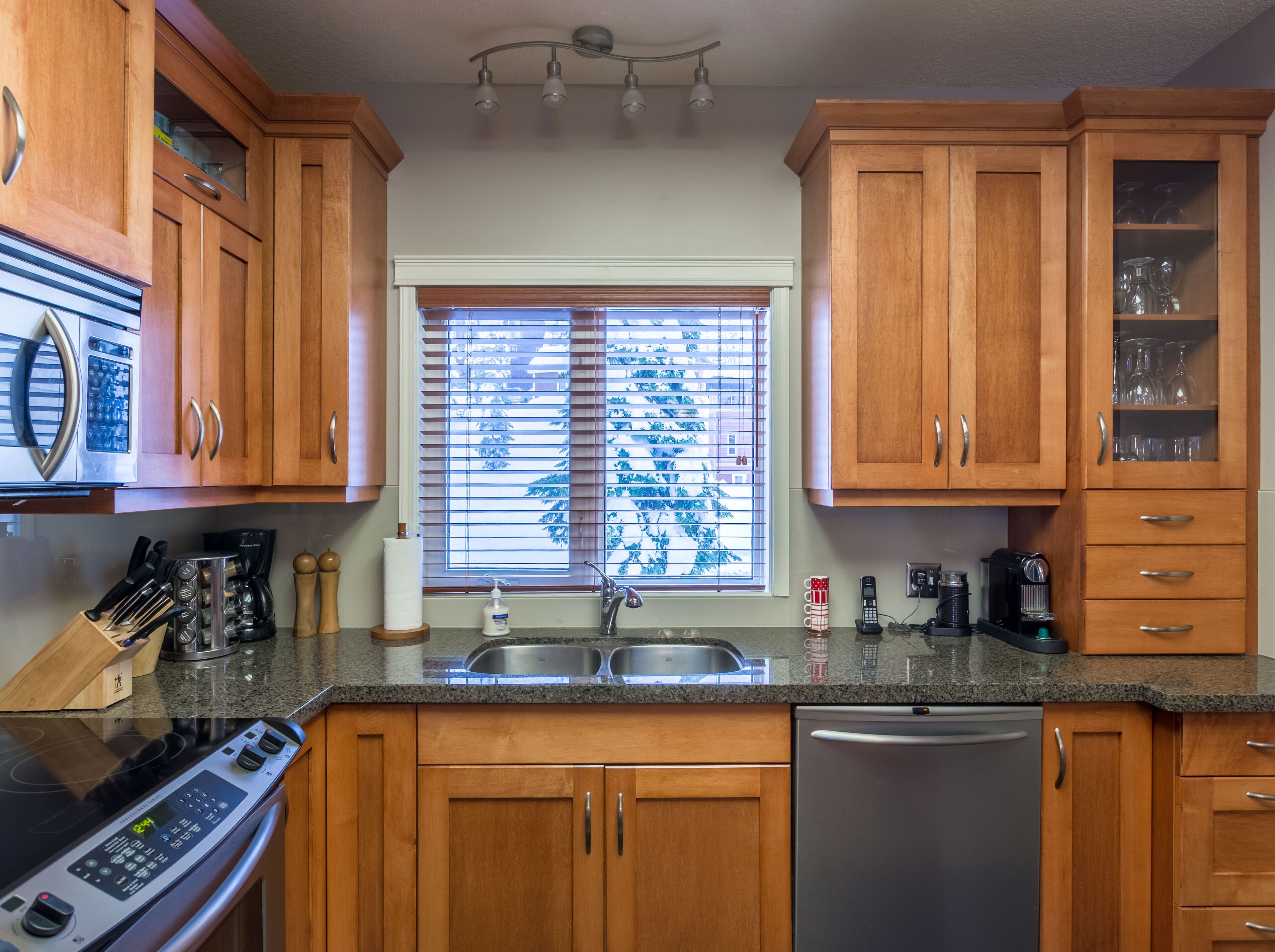 Affordable 3 Bedroom House - Ski In/Out with Private Hot Tub