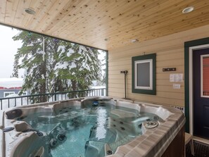 Indoor spa tub