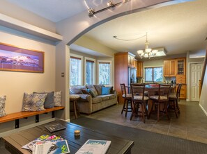 Televisión y chimenea 