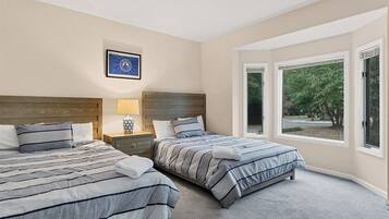 4 bedrooms, iron/ironing board, free WiFi, bed sheets