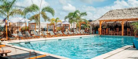 Außenpool, Cabañas (kostenlos), Sonnenschirme