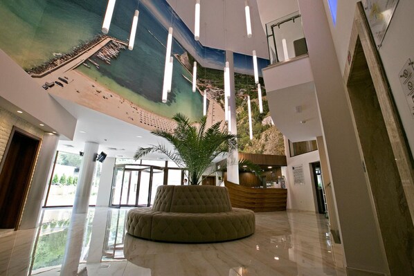 Interior - Royal Grand Hotel & Spa (Kavarna)