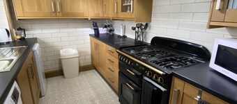 Beautiful cottage in the heart of Rhayader with riverside views ( pet friendly)