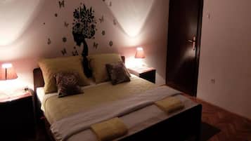 1 bedroom, cribs/infant beds, internet, bed sheets
