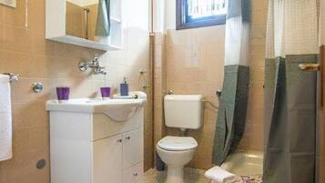 Shower, free toiletries, hair dryer, towels