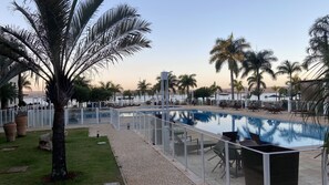 Piscine extérieure, piscine chauffée