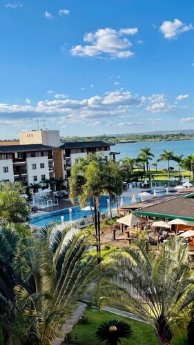 Life Resort - By the Lake, Ideal for Leisure/Work.