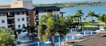 Life Resort - By the Lake, Ideal for Leisure/Work.