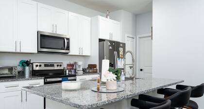 Beautiful 3Br 2Ba Cozy, Dog Friendly Home