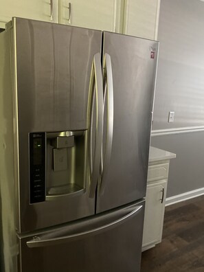 Interior -      👀 Short-term Luxury Rental 👀
Best Value for 30 or more Days (Covington)