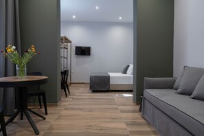 Apartment 3 With Private Terrace | 1 Schlafzimmer, Schreibtisch, laptopgeeigneter Arbeitsplatz