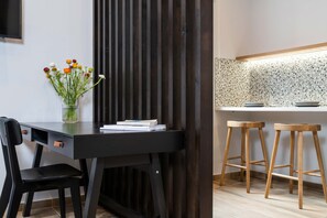 1 bedroom, desk, laptop workspace, soundproofing - GREA Ardittos (Athens)