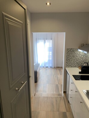 1 bedroom, desk, laptop workspace, soundproofing - GREA Ardittos (Athens)