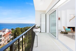 Property grounds - 1PUIGA 02 - Cozy apartment with terrace and beautiful views of the sea located a few minutes walk from the beach of Calella de Palafrugell (Calella de Palafrugell)