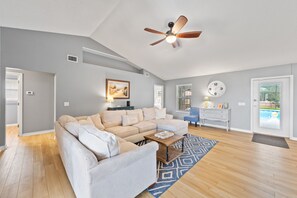 Smart TV, video games, books - Private Heated Salt Pool, 3 Kings, Near Beach (Navarre)