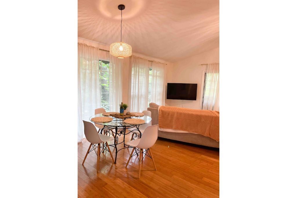 Weekend getaway Boho Cabin 1 mile from Dtwn Helen!