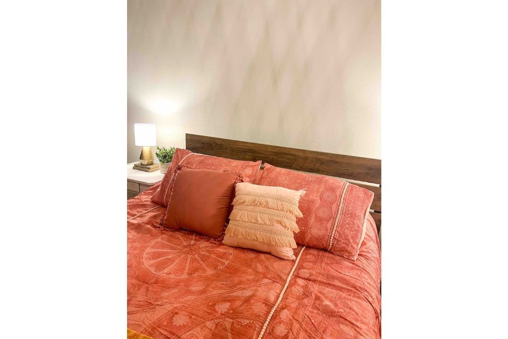 Weekend getaway Boho Cabin 1 mile from Dtwn Helen!