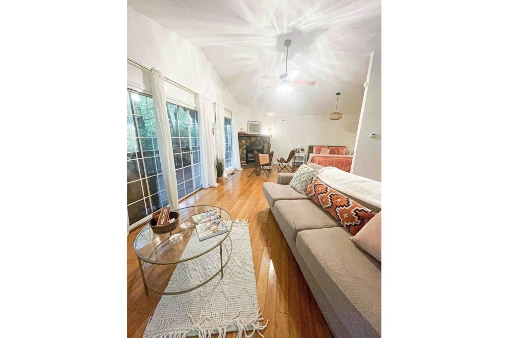 Weekend getaway Boho Cabin 1 mile from Dtwn Helen!