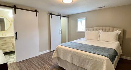 Havisham House Suite 88 - 3 bedroom, 2 bath, wine trail, bourbon bar -Alto Pass