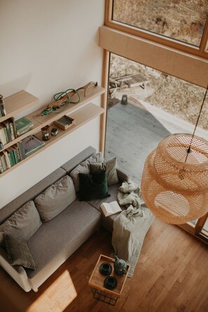 Fireplace, books - BLUE LAKE FRONT HOUSE (Pogobie Tylne)