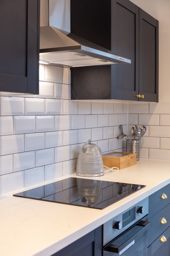 คลาสสิกบังกะโล, 3 ห้องนอน, ปลอดบุหรี่, วิวสวน | ครัวส่วนตัว | ตู้เย็น, เก้าอี้กินข้าวสำหรับเด็ก