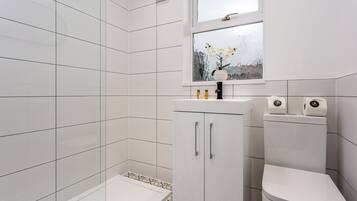 Classic-Bungalow, 3 Schlafzimmer, Nichtraucher, Gartenblick | Badezimmer | Handtücher