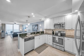 Private kitchen - Lovely 3-bedroom condo with pool - Penthouse suite (Indian Shores)