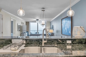 Interior - Lovely 3-bedroom condo with pool - Penthouse suite (Indian Shores)