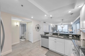 Interior - Lovely 3-bedroom condo with pool - Penthouse suite (Indian Shores)