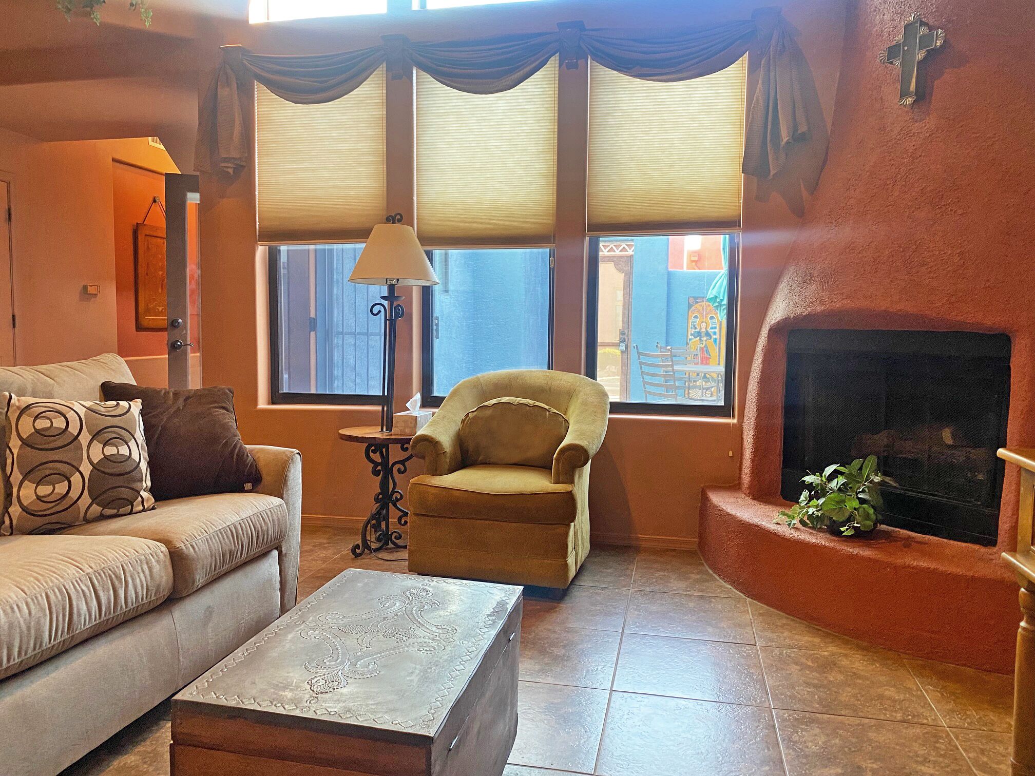 Stylish Townhome, 2bd, 2ba - Access to Year-round heated pool and gym.