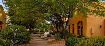 Stylish Townhome, 2bd, 2ba - Access to Year-round heated pool and gym.