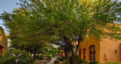 Stylish Townhome, 2bd, 2ba - Access to Year-round heated pool and gym.