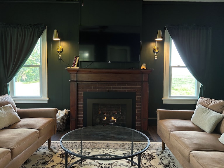 Restored 1930's Farm House - Cayuga Lake, NY
