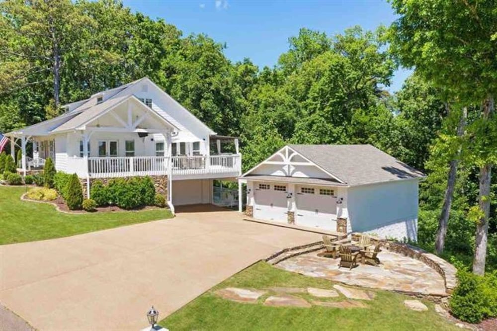 Perfect location, luxury home with breathtaking lake view!