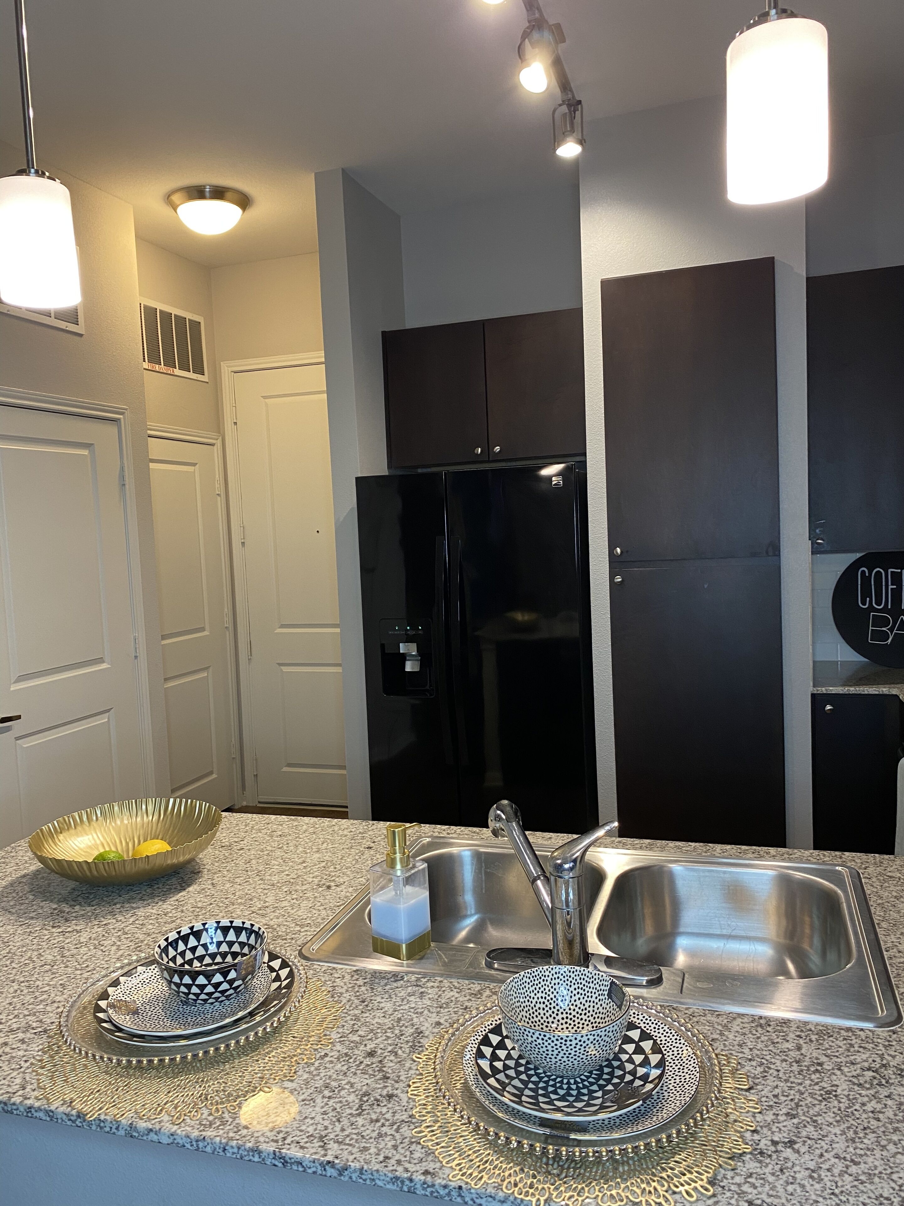 雪櫃、微波爐、焗爐、爐具