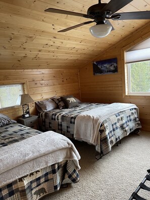 3 bedrooms, desk, iron/ironing board, free WiFi - Adventure Basecamp near YNP • Hot Tub + Toy Garage (Island Park)